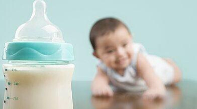 第八批嬰幼兒配方乳粉產(chǎn)品注冊獲批，5家企業(yè)15個(gè)配方通過審評(píng)